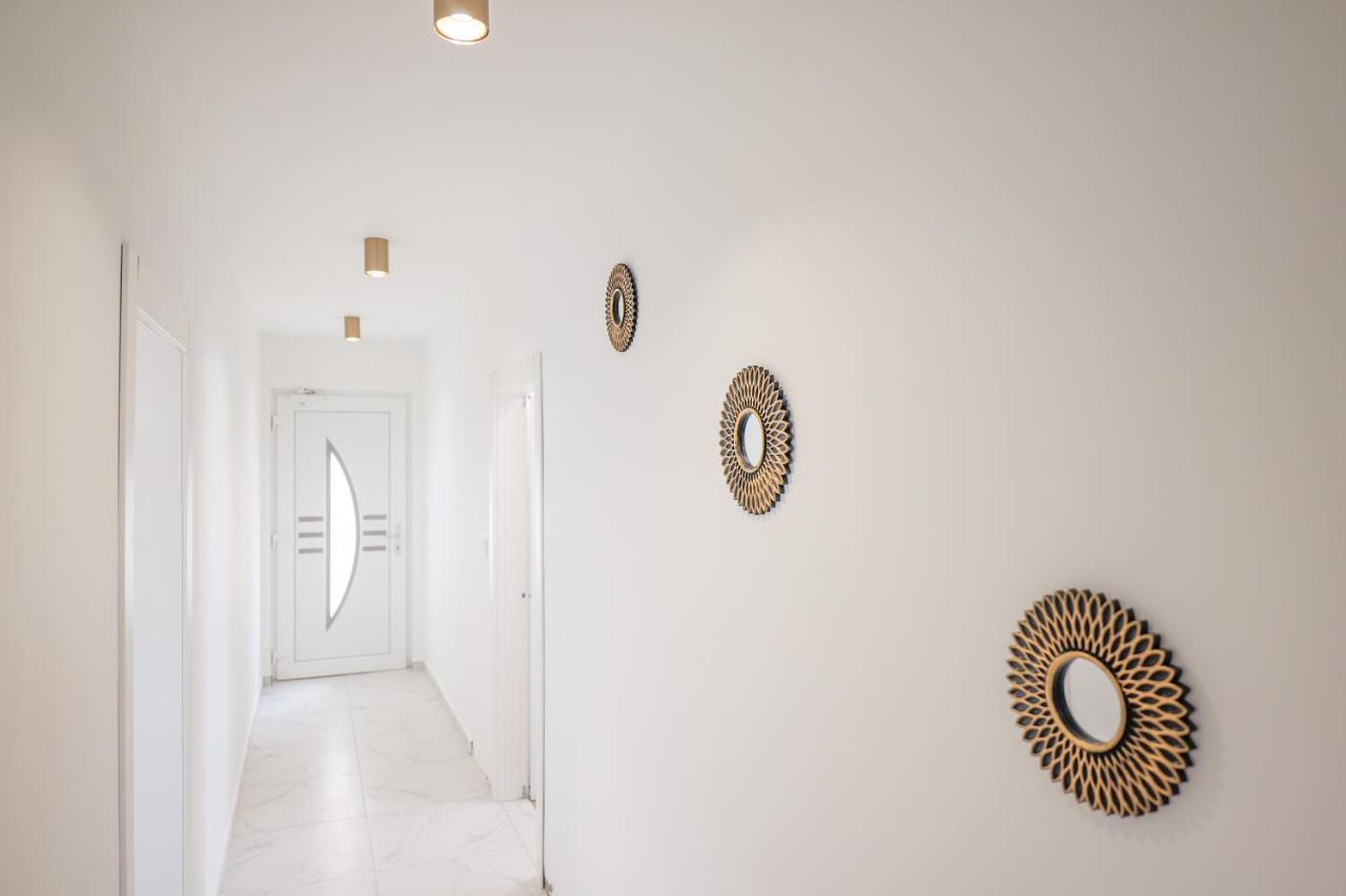 Beachfront Apartments Tic With Seaview Miletici エクステリア 写真