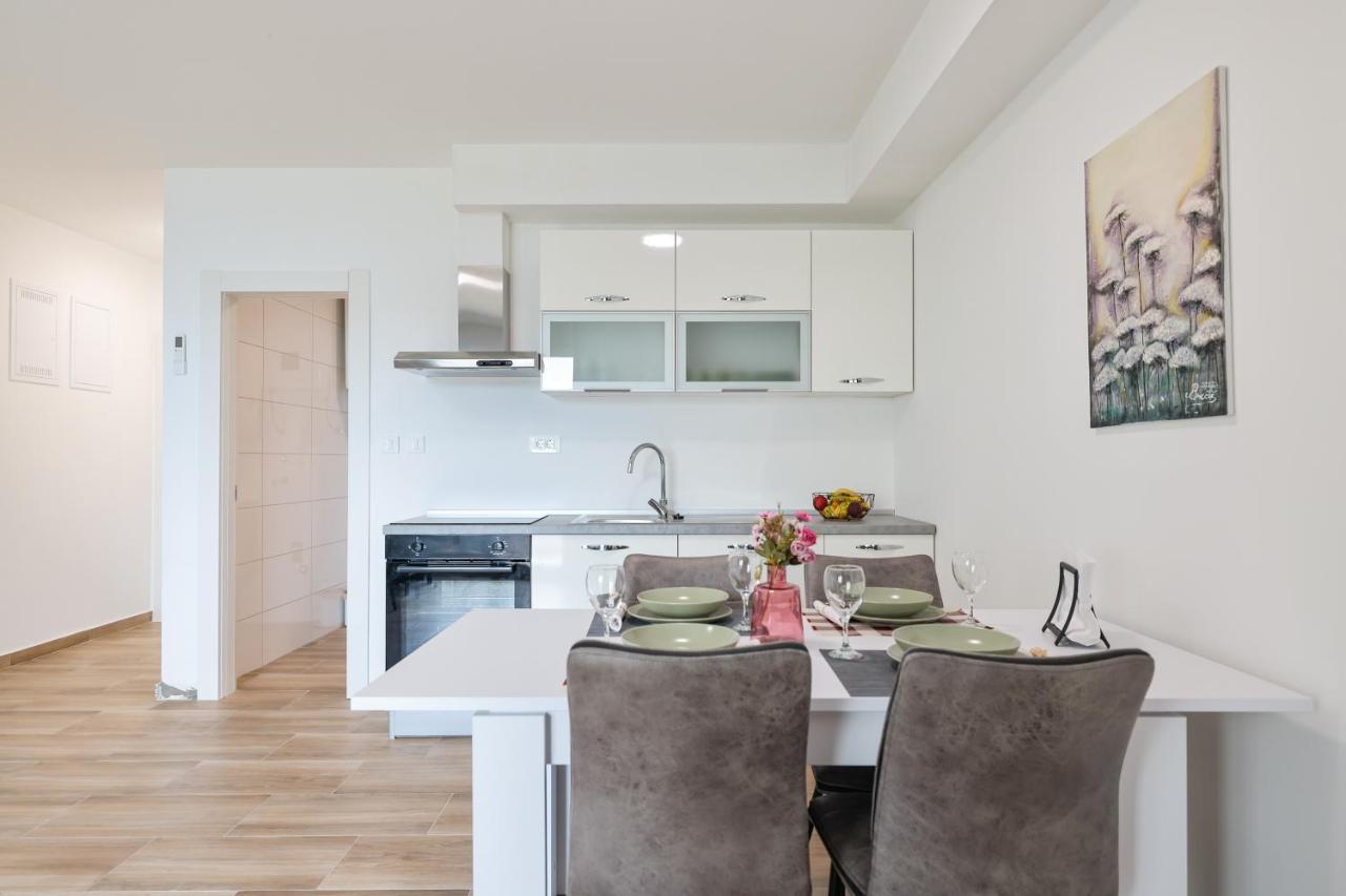 Beachfront Apartments Tic With Seaview Miletici エクステリア 写真