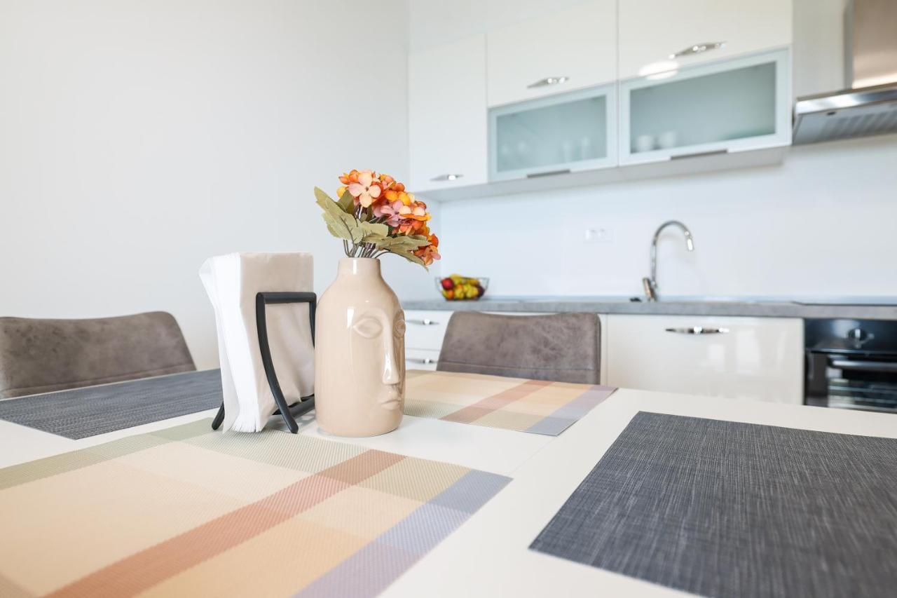 Beachfront Apartments Tic With Seaview Miletici エクステリア 写真