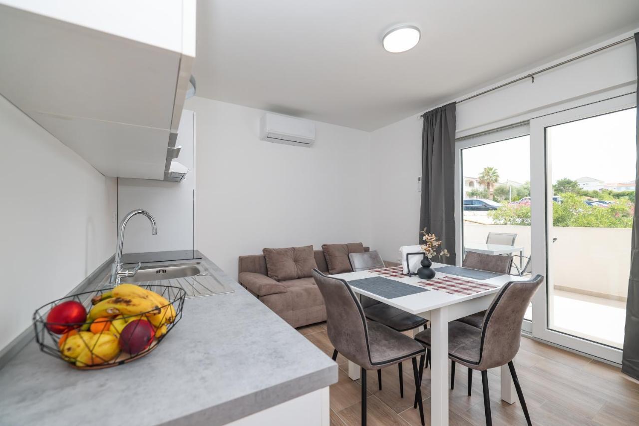 Beachfront Apartments Tic With Seaview Miletici エクステリア 写真
