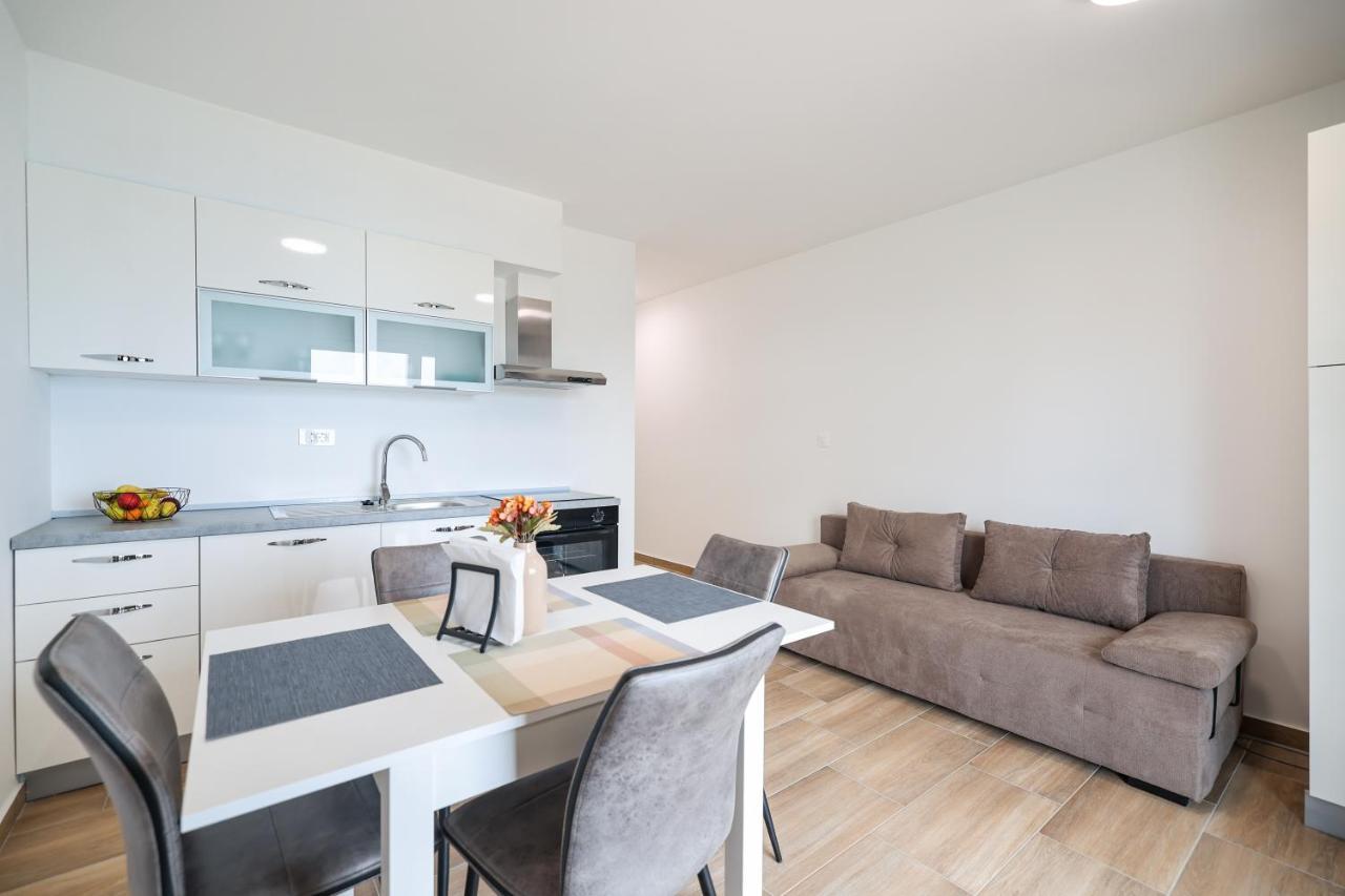 Beachfront Apartments Tic With Seaview Miletici エクステリア 写真