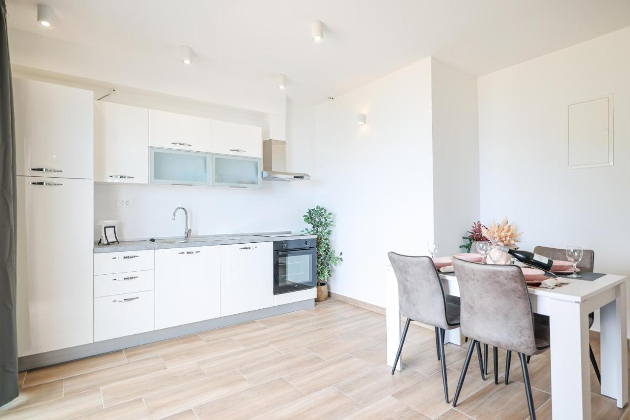 Beachfront Apartments Tic With Seaview Miletici エクステリア 写真