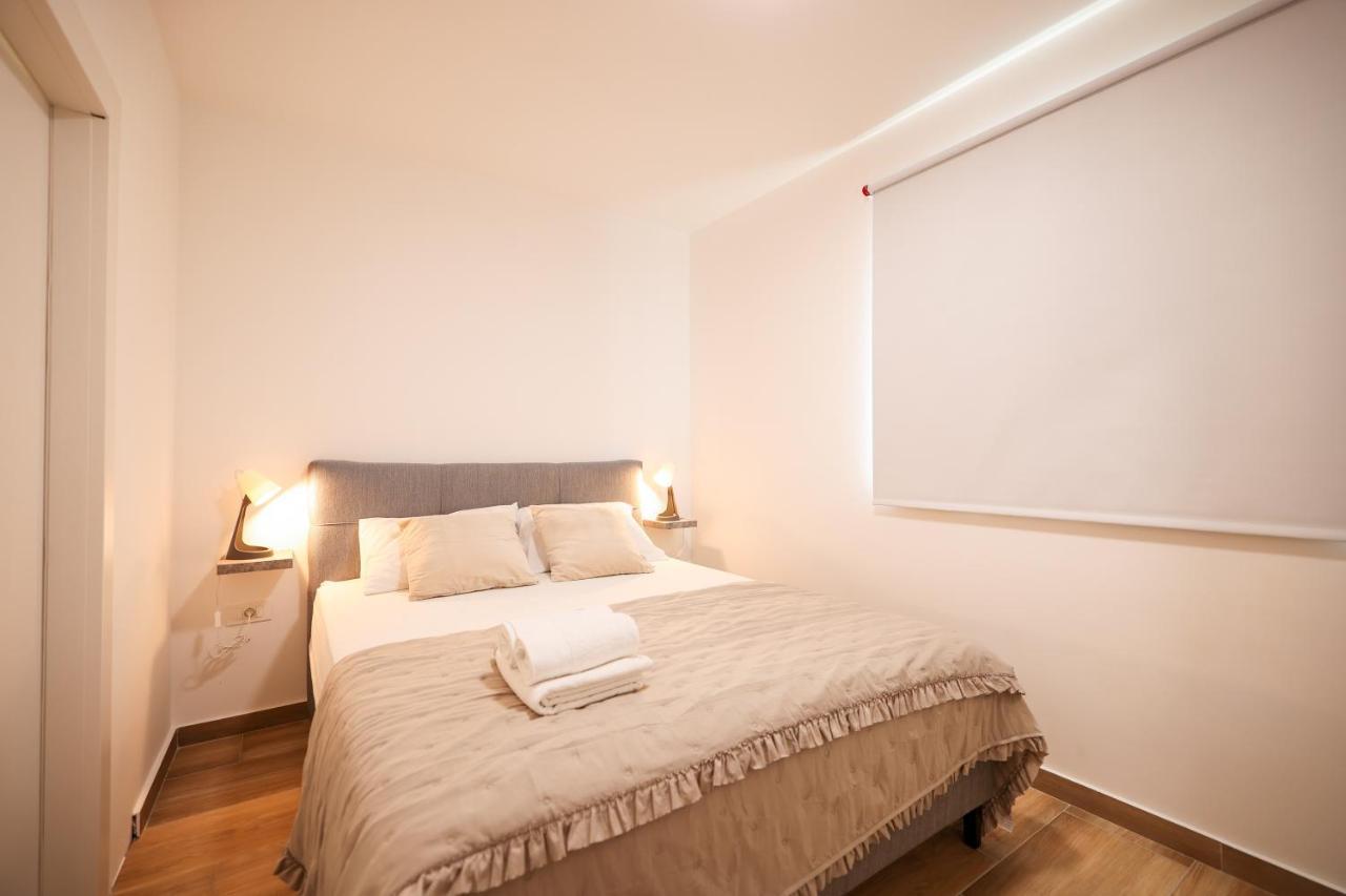 Beachfront Apartments Tic With Seaview Miletici エクステリア 写真