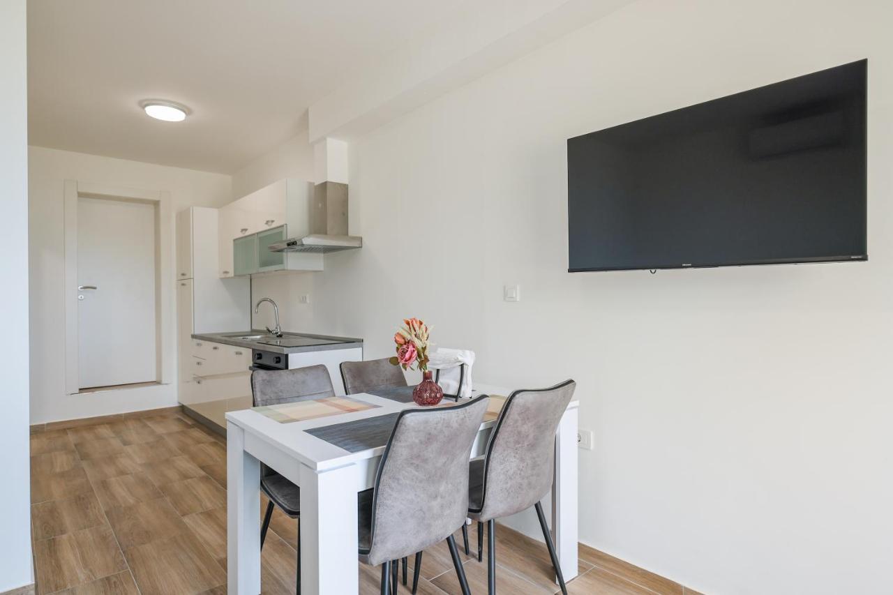 Beachfront Apartments Tic With Seaview Miletici エクステリア 写真