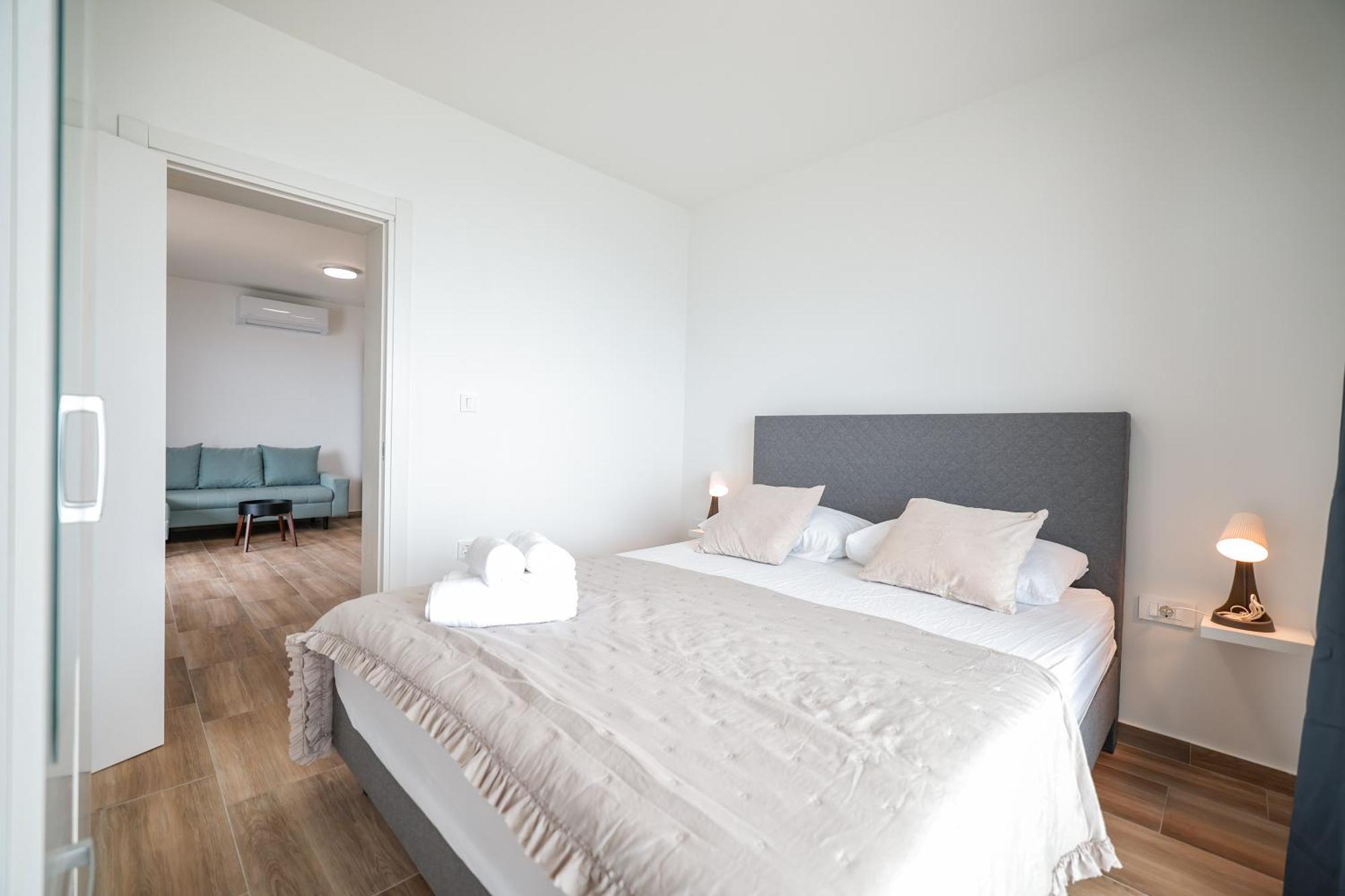 Beachfront Apartments Tic With Seaview Miletici エクステリア 写真